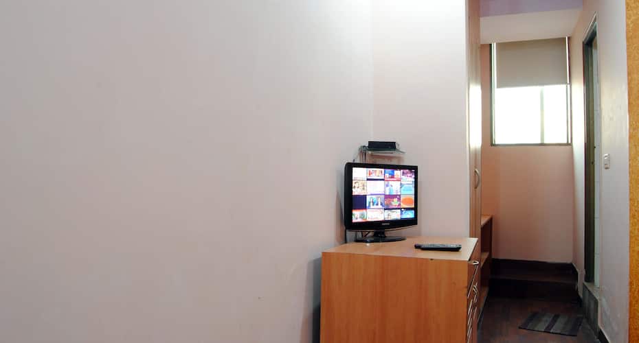 Hotel Express 66, New Delhi 5